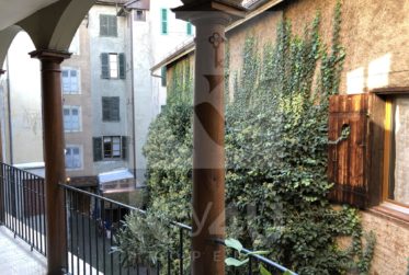 VENDU - Atypique et rare 5 pièces sur les toits de la Vieille-Ville