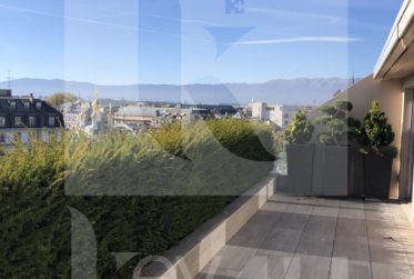 VENDU - Elégant et rare duplex - vue imprenable sur le lac