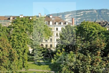Magnifique loft de 2 pièces sous les combles - Quartier des Bastions dans un immeuble de standing