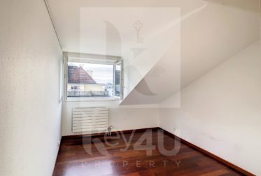 VENDU - Atypique et charmant appartement de 6 pièces sous les toits