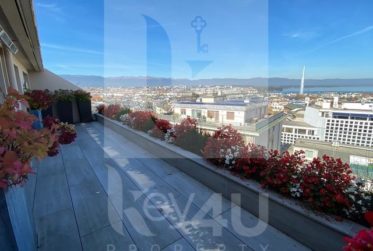 VENDU - Elégant et rare duplex - vue imprenable sur le lac