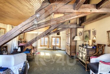 VENDU - Atypique et rare 5 pièces sur les toits de la Vieille-Ville