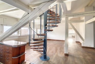 VENDU - Atypique et charmant appartement de 6 pièces sous les toits