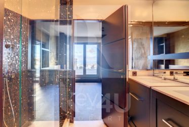 VENDU - Elégant et rare duplex - vue imprenable sur le lac