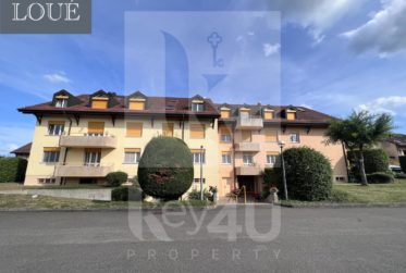 LOUÉ - Ravissant 2.5 pièces avec mezzanine au dernier étage