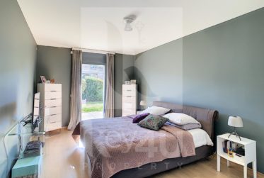 VENDU - EXCLUSIVITE - Lumineux appartement traversant en rez-de-jardin