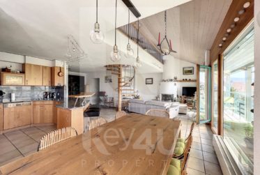 EXCLUSIVITÉ - Charmant duplex familial de 5 pièces au dernier étage d'un petit immeuble