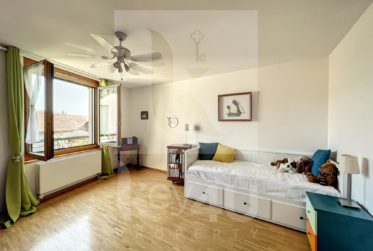 EXCLUSIVITÉ - Charmant duplex familial de 5 pièces au dernier étage d'un petit immeuble