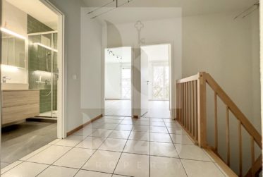 LOUÉ - Magnifique appartement de 6 pièces en duplex avec jardin