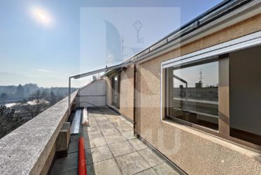 VENDU - Attique de 4 pièces au coeur de la rive droite