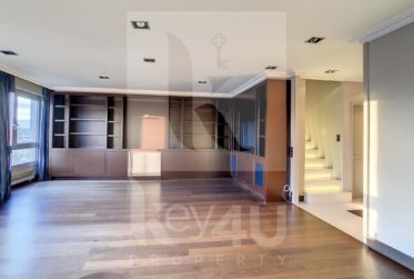 VENDU - Elégant et rare duplex - vue imprenable sur le lac