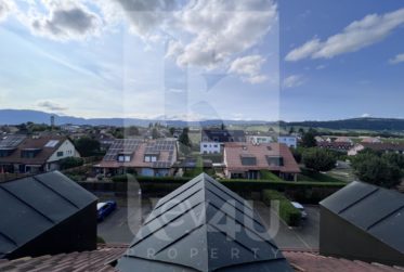 LOUÉ - Ravissant 2.5 pièces avec mezzanine au dernier étage