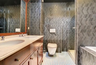 VENDU - Atypique et charmant appartement de 6 pièces sous les toits