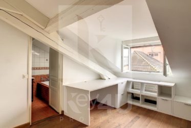 VENDU - Atypique et charmant appartement de 6 pièces sous les toits