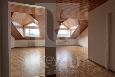 LOUÉ - Ravissant 2.5 pièces avec mezzanine au dernier étage